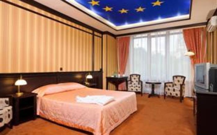 Attache Hotel