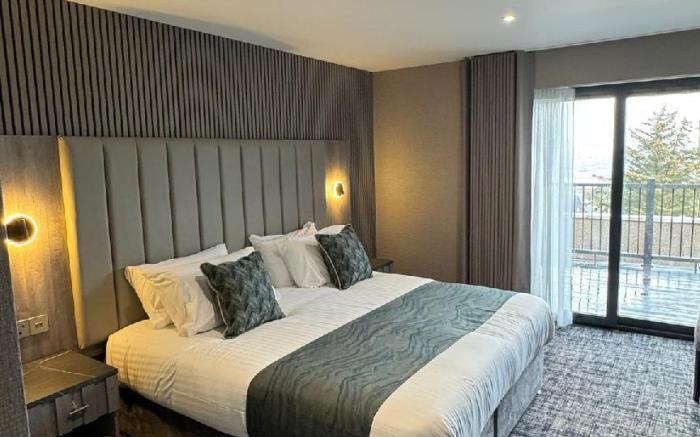 The Knowes Hotel & Restaurant