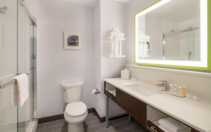 Hampton Inn & Suites Raleigh Midtown, NC