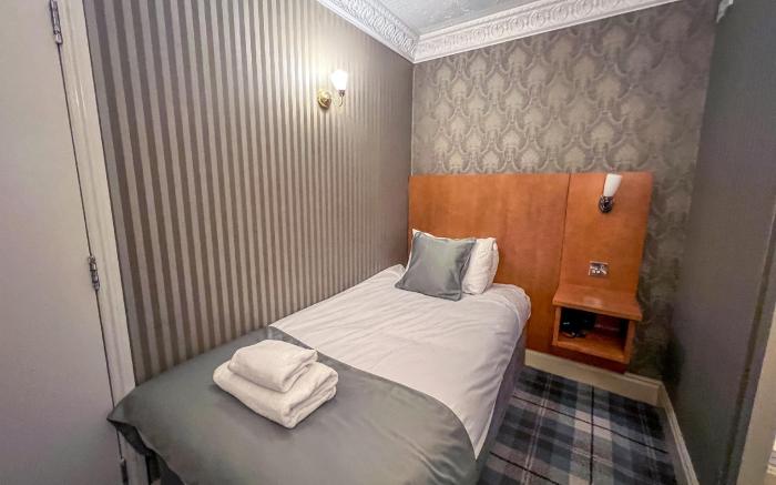 Quayside Hotel & Bar