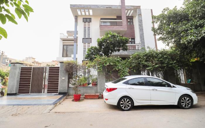 Hotel O R R Residency