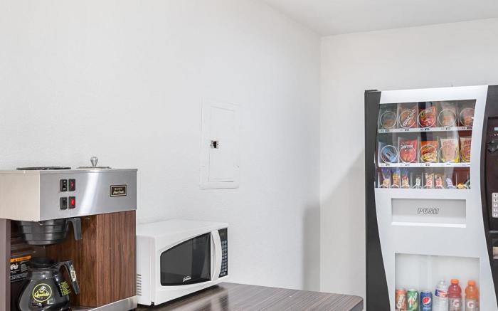 Motel 6 Grand Prairie, TX - Near Six Flags Drive