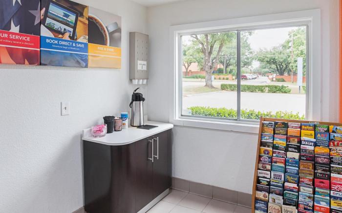 Motel 6 Grand Prairie, TX - Near Six Flags Drive