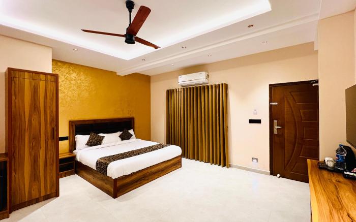Thayamkery's Royal Inn