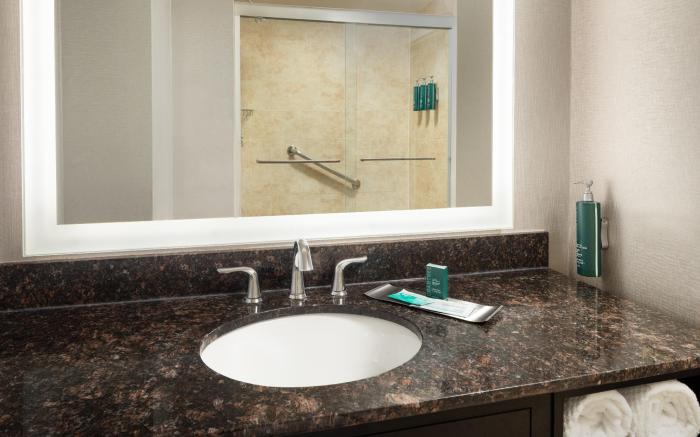 DoubleTree Suites by Hilton Hotel Detroit Downtown - Fort Shelby