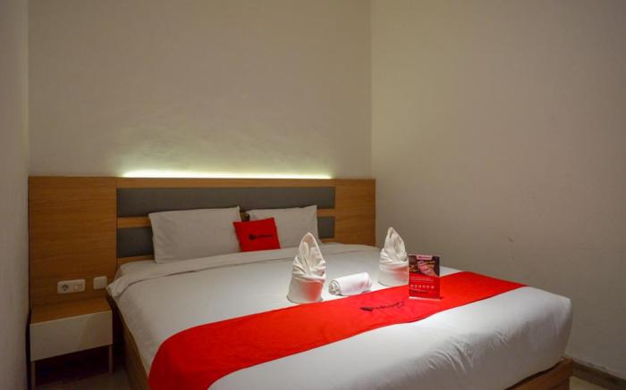 RedDoorz Plus @ Losari Makassar