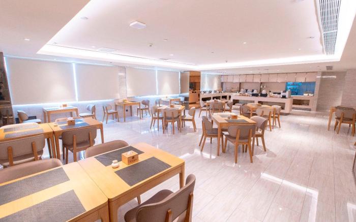 JI Hotel Huaihua International Land Port Binjiang Road