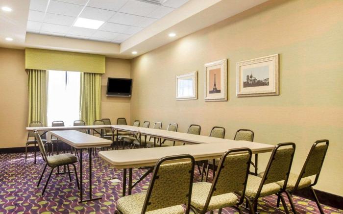 Comfort Suites