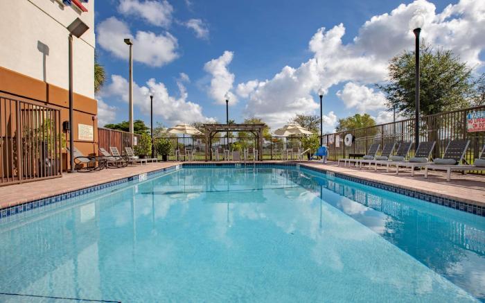 Sonesta Simply Suites Miami Airport Doral.