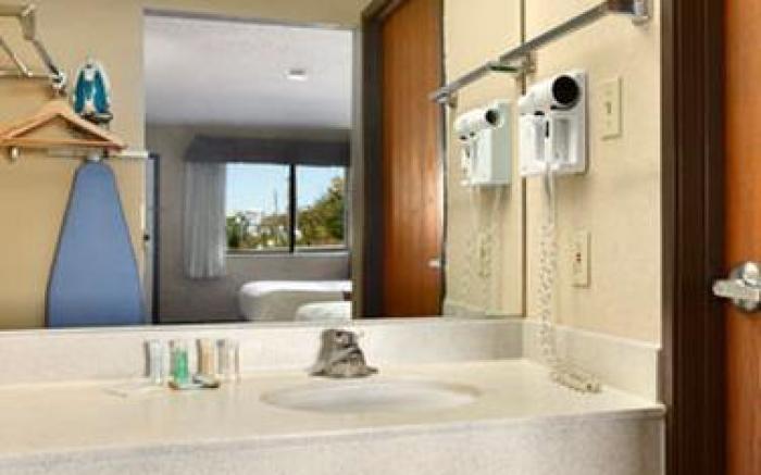 AmeriStay Inn