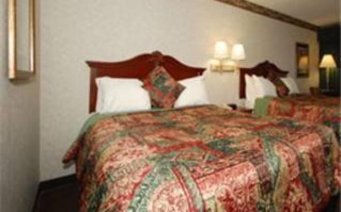 Days Inn & Suites by Wyndham Warner Robins Near Robins AFB