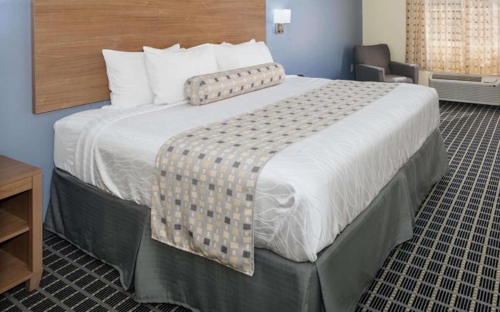 Days Inn & Suites by Wyndham Union City