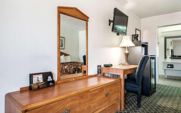 Americas Best Value Inn Paris