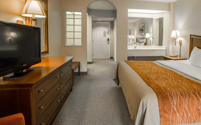 Rodeway Inn & Suites on the River
