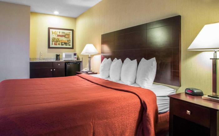 AmericInn by Wyndham Marshfield