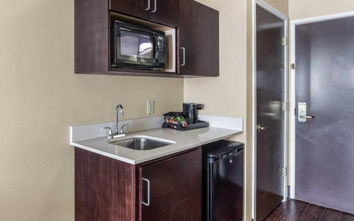 Comfort Suites