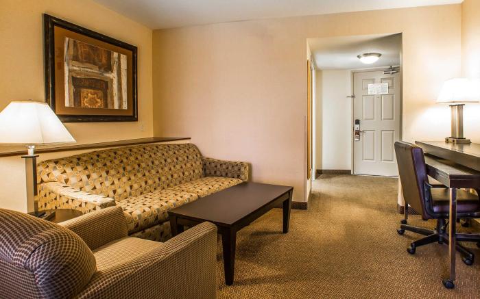Comfort Suites