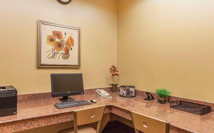 Comfort Suites Suffolk - Chesapeake