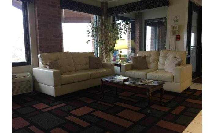Capital O Amerihost Inn and Suites Fulton Hwy 54 MO