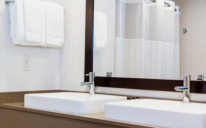 Country Inn & Suites by Radisson, Milwaukee West (Brookfield), WI