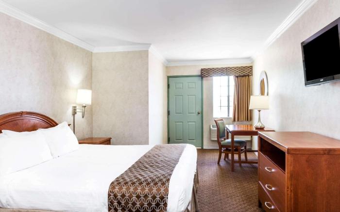 Days Inn by Wyndham Santa Monica