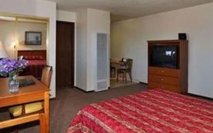 MARINWOOD INN & SUITES