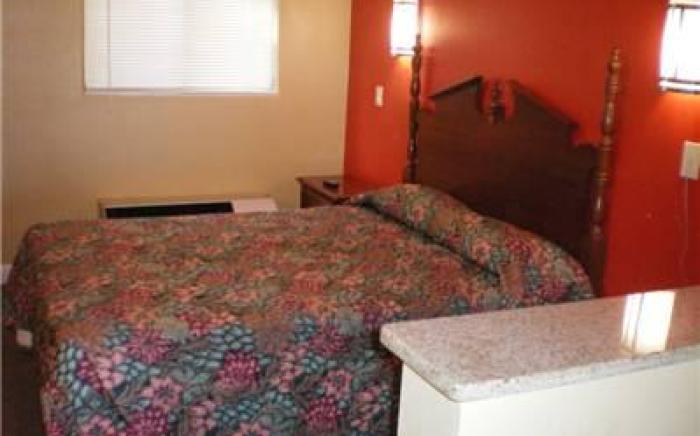 Economy Inn & Suites