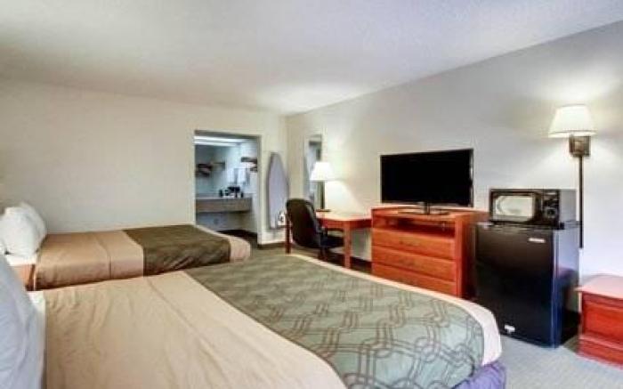 Econo Lodge Inn & Suites Gulfport