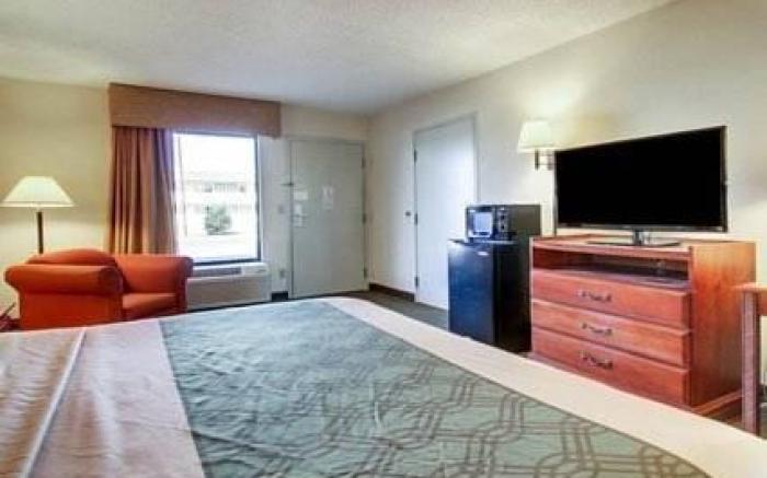 Econo Lodge Inn & Suites Gulfport