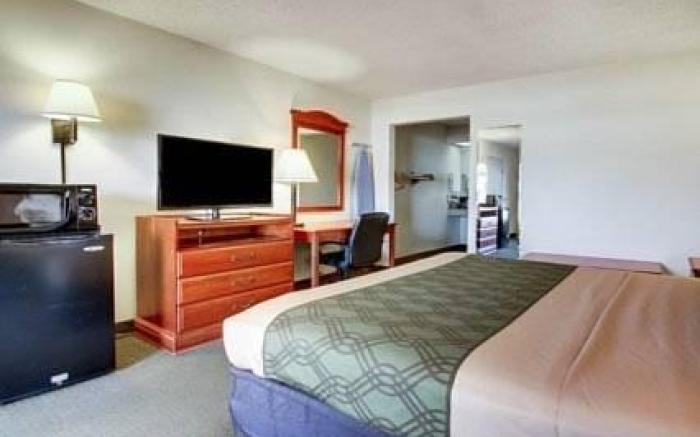 Econo Lodge Inn & Suites Gulfport