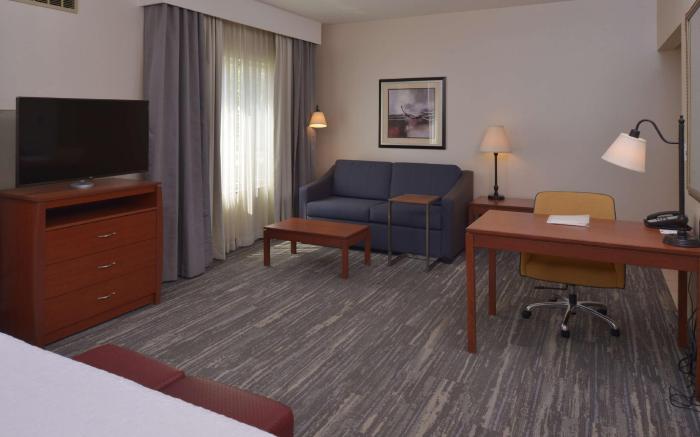 Hampton Inn & Suites Bakersfield North-Airport