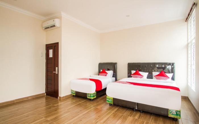 Super OYO 3316 Adam Malik Guesthouse Near Stasiun Medan