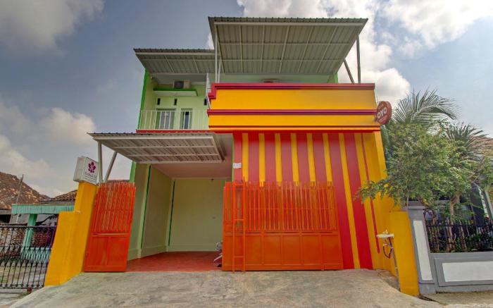 Super OYO 3774 Shakira Syariah Guest House