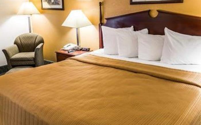 La Quinta Inn & Suites by Wyndham Fayetteville I-95