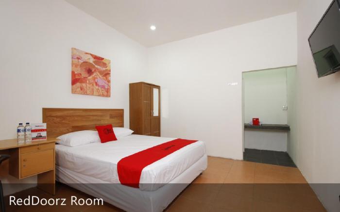 RedDoorz Plus near Plaza Indonesia