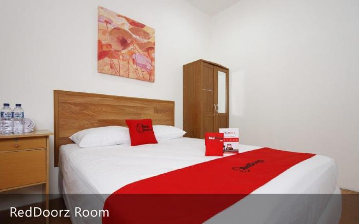 RedDoorz Plus near Plaza Indonesia