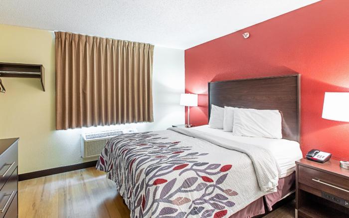 Red Roof Inn & Suites Omaha - Council Bluffs