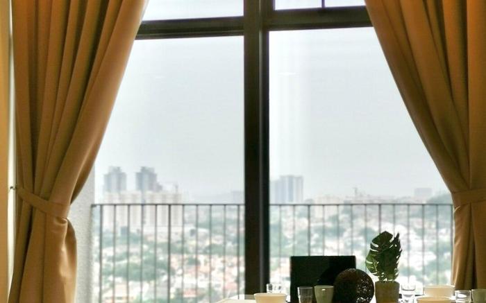 EkoCheras Opal Duplex: Chic Balcony Living by MOKA