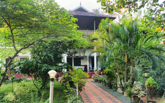 Marari Charlys Homestay
