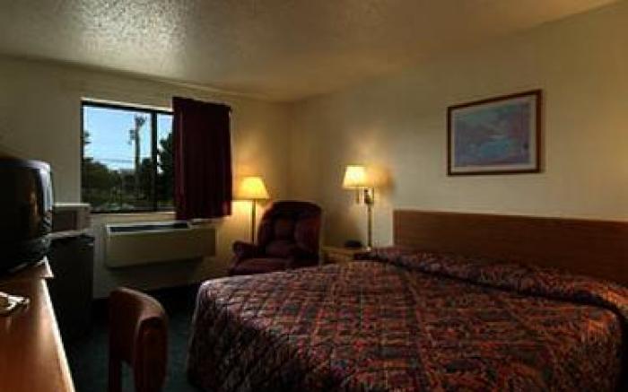 Hillside Inn & Suite