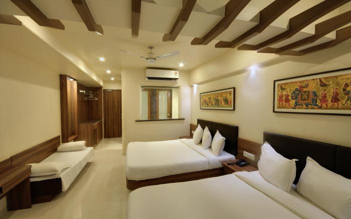 Hotel Shreeji Vatika, Airport Road