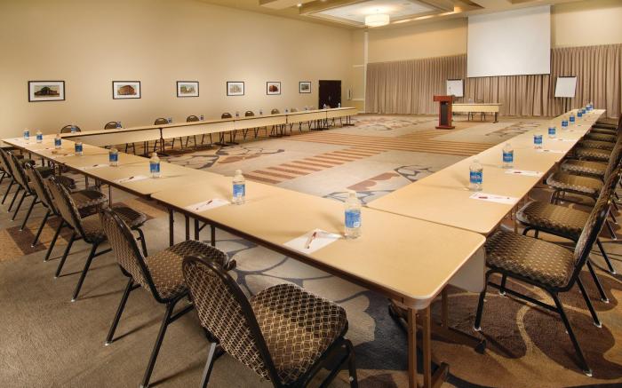 Drury Plaza Hotel Broadview Wichita