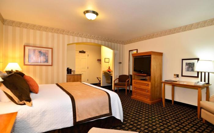 Best Western Plus Edmonds Harbor Inn