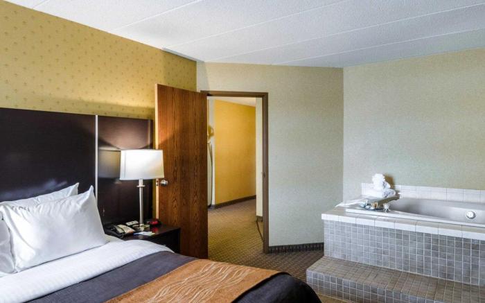 Holiday Inn Express Fall River North By IHG