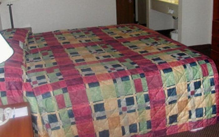 Capital O Amerihost Inn and Suites Mexico Hwy 54 MO