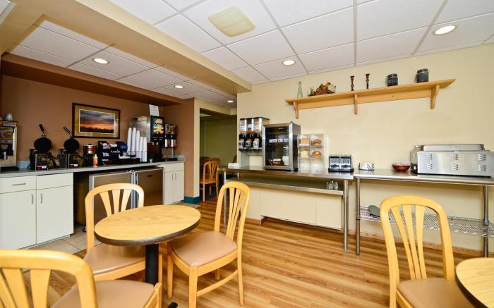 Americas Best Value Inn & Suites St. Cloud
