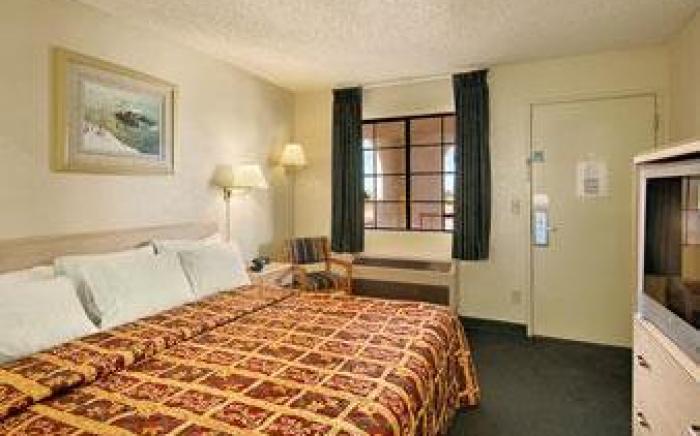California Inn Hotel and Suites Adelanto US 395