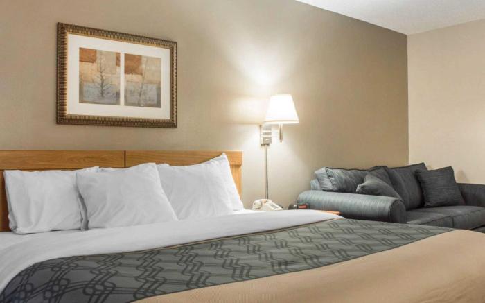 Econo Lodge Darien Lakes
