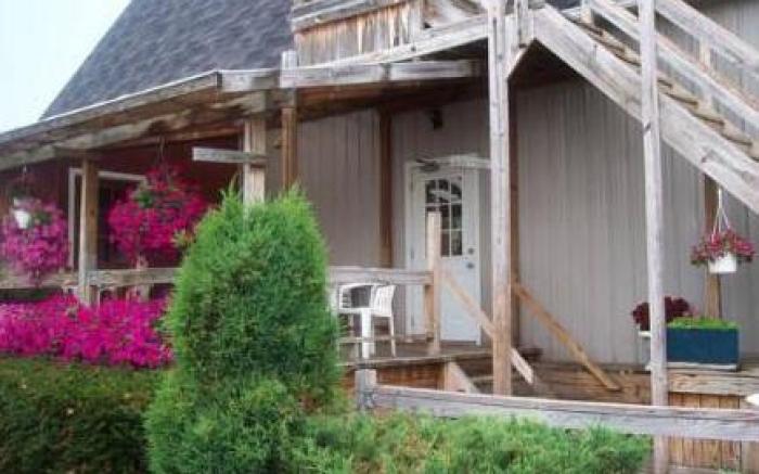 Lake Ontario Motel & Inn