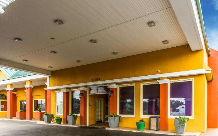 Motel 6 Opelika, AL